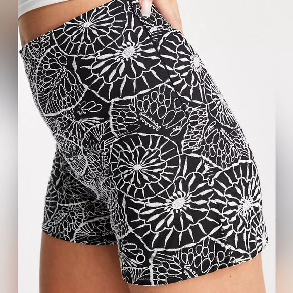 Mango Shorts in Black Floral Print - Picture 4 of 4